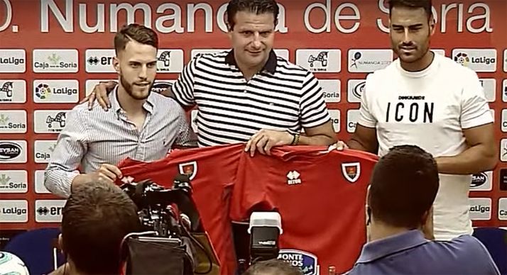 Calero (izda.) y Albiach (dcha.) con el director deportivo, César Palacios. /CDN