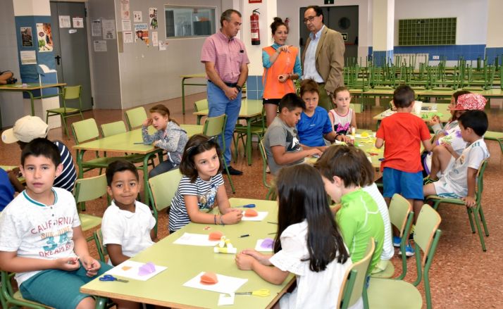 Manuel López visita el programa Conciliamos en verano.
