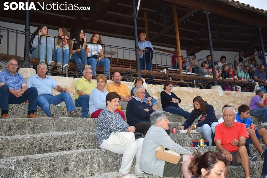 Caldereta popular en la plaza de toros de El Burgo. /SN