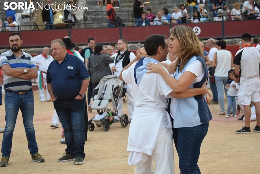 Caldereta popular en la plaza de toros de El Burgo. /SN