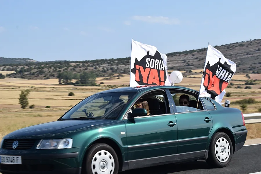 Foto 10 - Cerca de 15 kil&oacute;metros de caravana y uno 500 veh&iacute;culos en la marcha lenta para exigir la finalizaci&oacute;n de la Autov&iacute;a del Duero