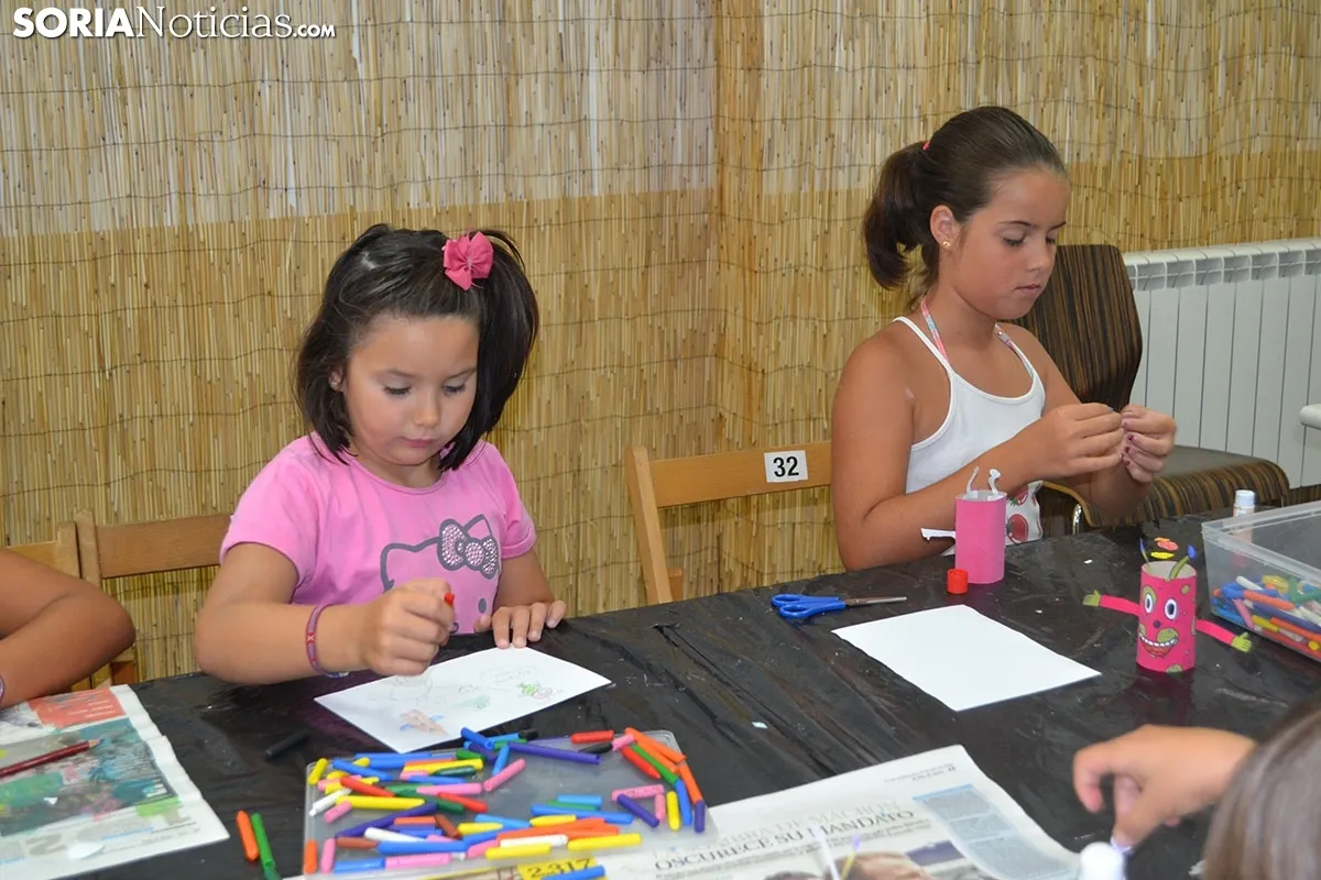 Taller de reciclaje y manualidades en la Ludoteca Ambiental.