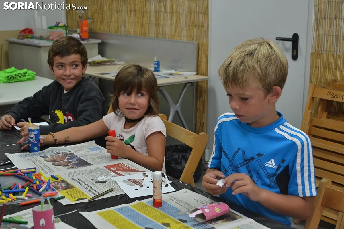 Taller de reciclaje y manualidades en la Ludoteca Ambiental.