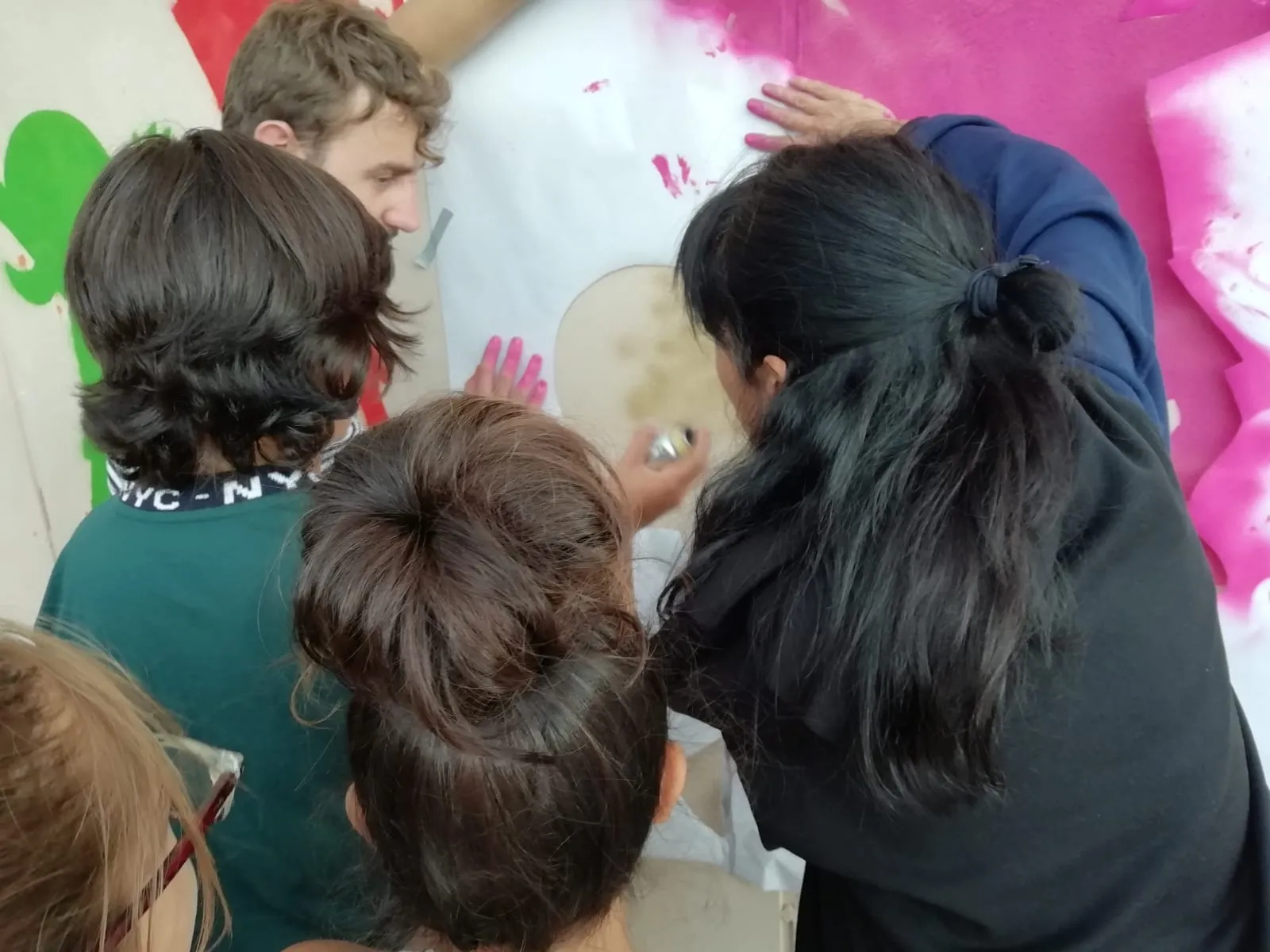 Fuentecantos, Igualdad y dinamización social, plasmado en la pared.