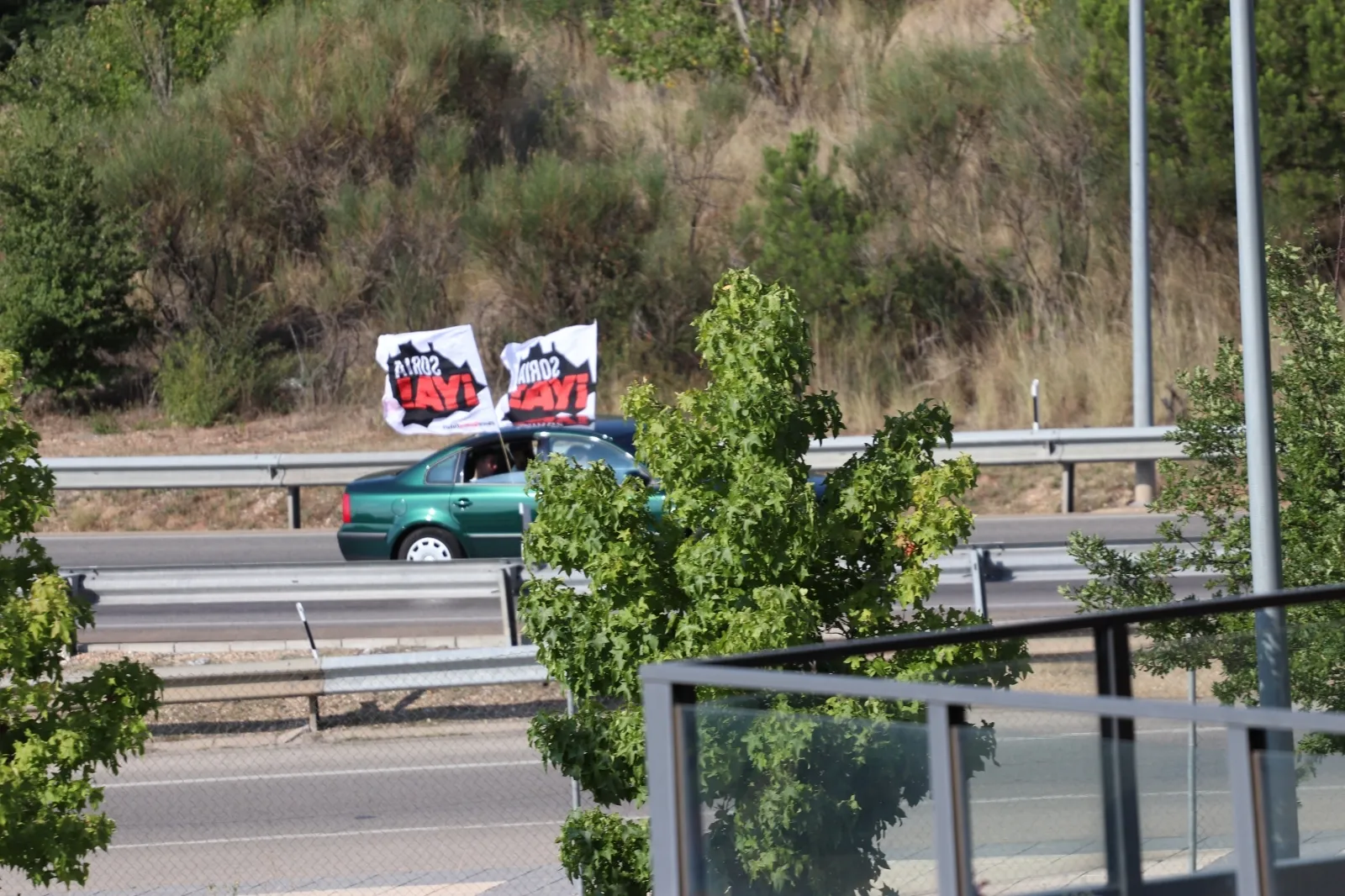 Foto 2 - Cerca de 15 kil&oacute;metros de caravana y uno 500 veh&iacute;culos en la marcha lenta para exigir la finalizaci&oacute;n de la Autov&iacute;a del Duero