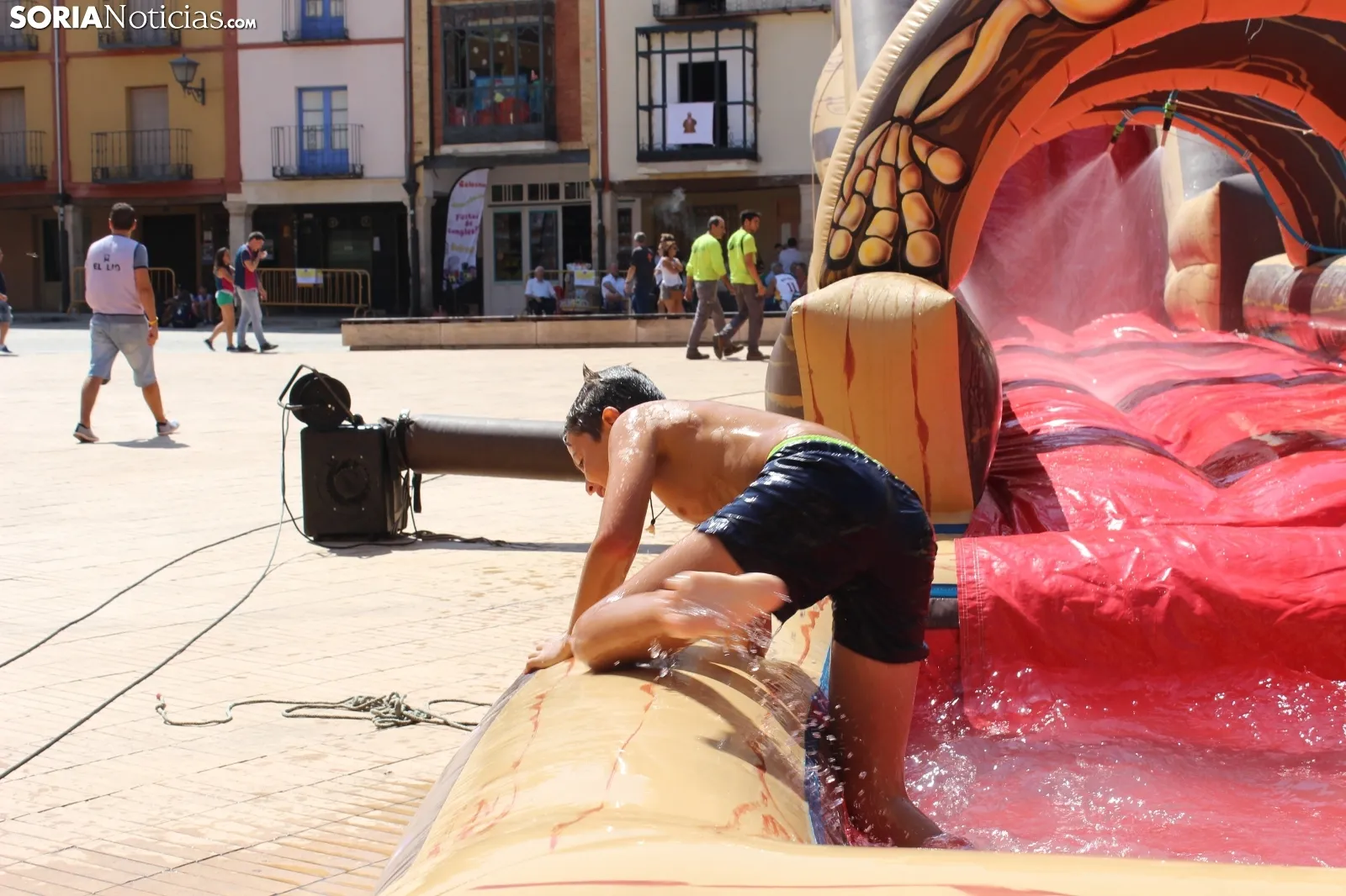 Fiesta pasada por agua en Almazán.