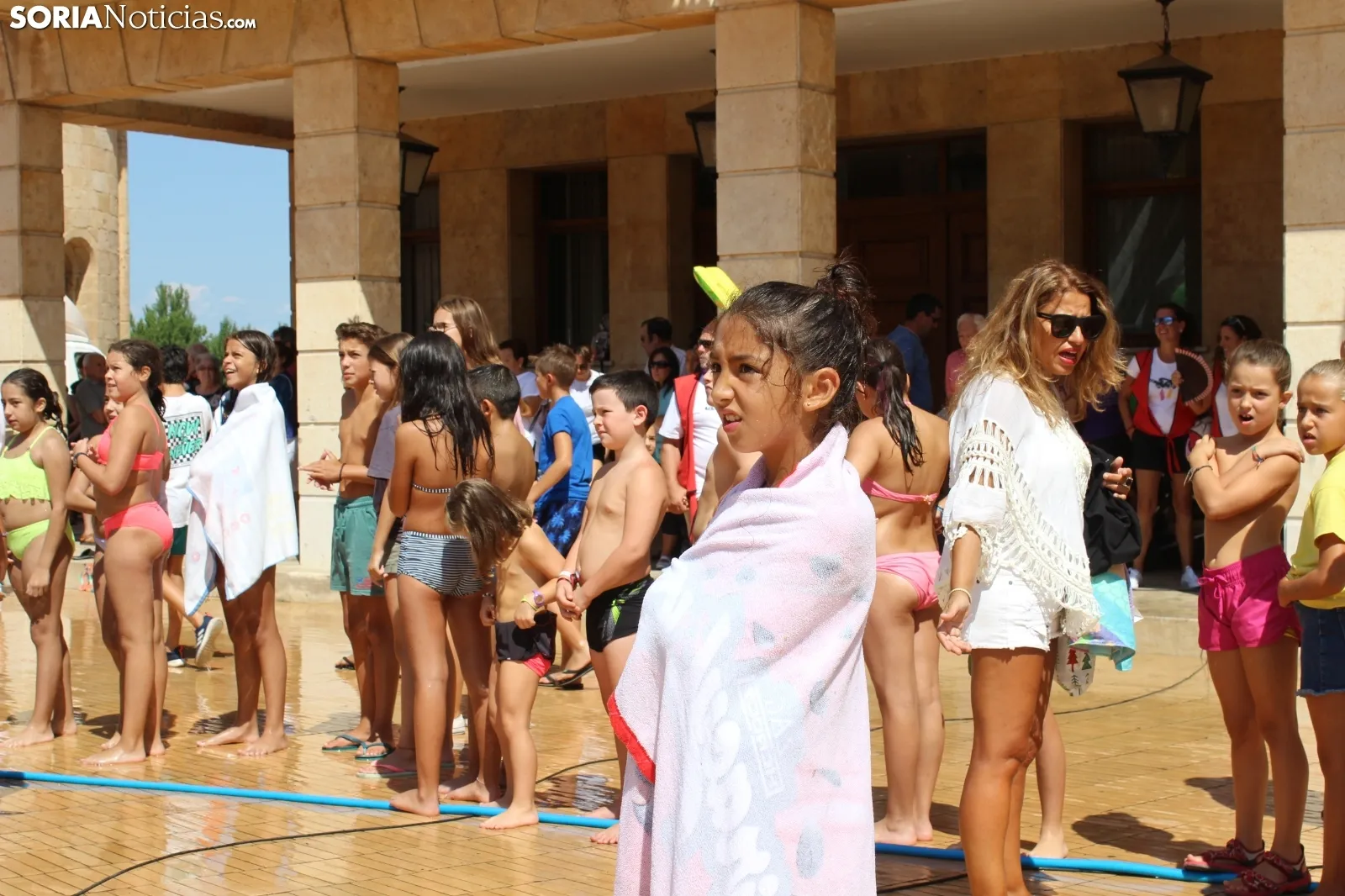 Fiesta pasada por agua en Almazán.
