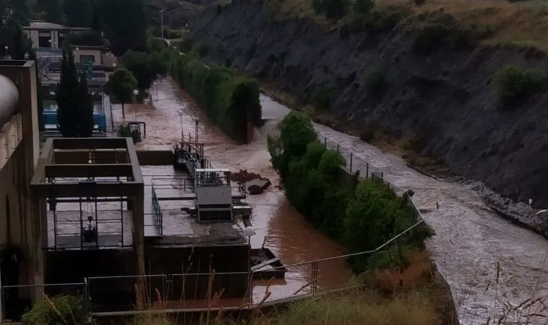 Los destrozos causados en la EDAR por la riada hace un mes. 