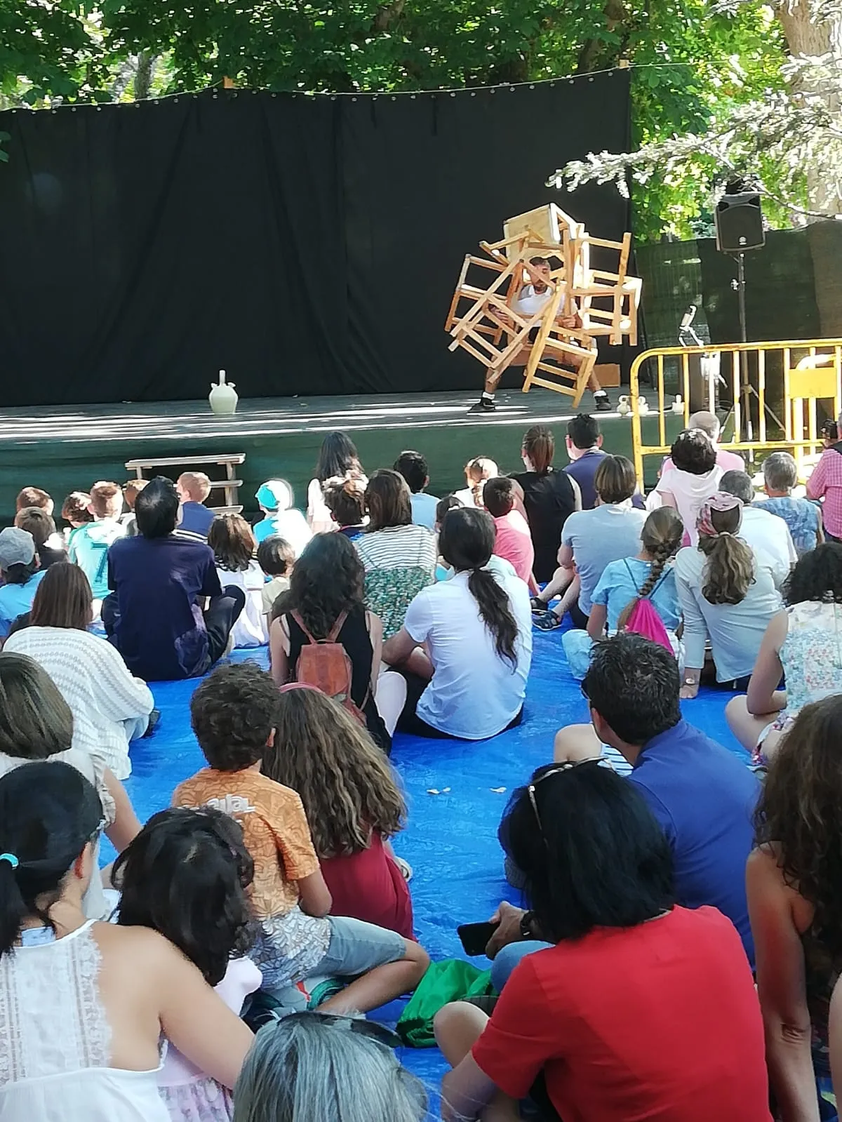 Foto 2 - Galer&iacute;a: teatro de calle con Acrobacia m&iacute;nima