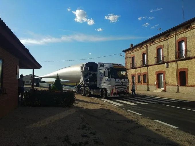 Los camiones, atascados en Almenar. Fotos @AlmenarSoria