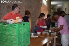 Caldereta popular en la plaza de toros de El Burgo. /SN