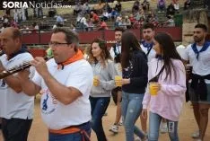 Caldereta popular en la plaza de toros de El Burgo. /SN