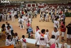 Caldereta popular en la plaza de toros de El Burgo. /SN