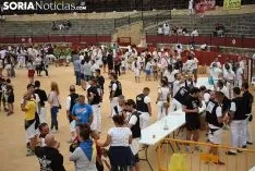 Caldereta popular en la plaza de toros de El Burgo. /SN