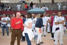Caldereta popular en la plaza de toros de El Burgo. /SN