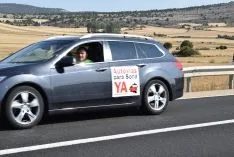 Foto 13 - Cerca de 15 kil&oacute;metros de caravana y uno 500 veh&iacute;culos en la marcha lenta para exigir la finalizaci&oacute;n de la Autov&iacute;a del Duero