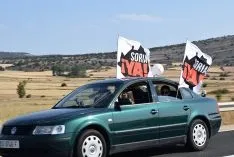 Foto 10 - Cerca de 15 kil&oacute;metros de caravana y uno 500 veh&iacute;culos en la marcha lenta para exigir la finalizaci&oacute;n de la Autov&iacute;a del Duero