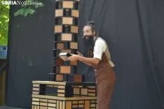 Escenificación de 'Só' en la Alameda de Cervantes.
