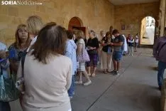Colas en las taquillas del Palacio de la Audiencia.