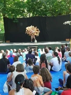 Foto 5 - Galer&iacute;a: teatro de calle con Acrobacia m&iacute;nima