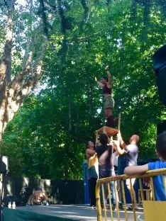 Foto 7 - Galer&iacute;a: teatro de calle con Acrobacia m&iacute;nima