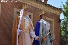 Gigantes y Cabezudos en el barrio de San Pedro.