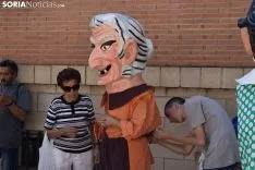 Gigantes y Cabezudos en el barrio de San Pedro.