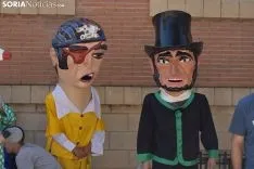 Gigantes y Cabezudos en el barrio de San Pedro.