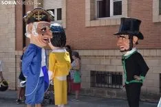Gigantes y Cabezudos en el barrio de San Pedro.