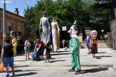 Gigantes y Cabezudos en el barrio de San Pedro.