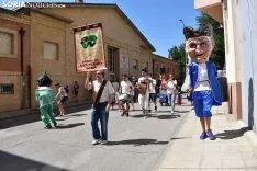 Gigantes y Cabezudos en el barrio de San Pedro.