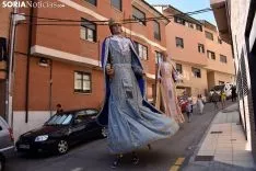 Gigantes y Cabezudos en el barrio de San Pedro.