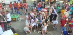Foto 3 - La juventud vuelve a llenar Almaz&aacute;n de colorido y fiesta