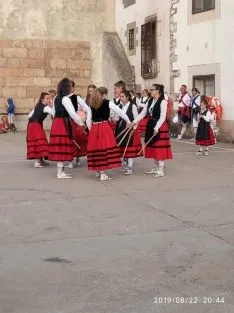Foto 6 - El Grupo de Danzantes de Valdeavellano, en Villar del Ala