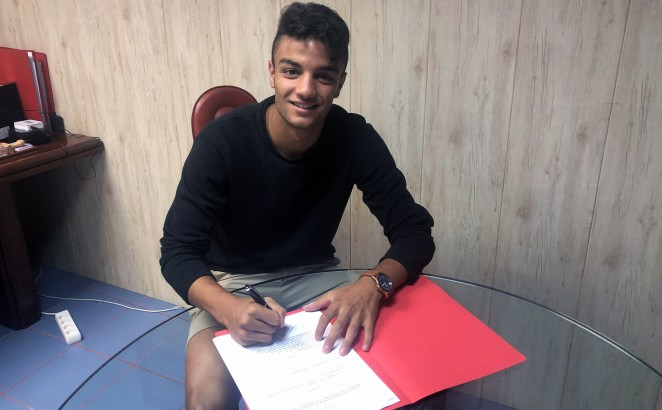Moha firma un nuevo contrato con el CD Numancia
