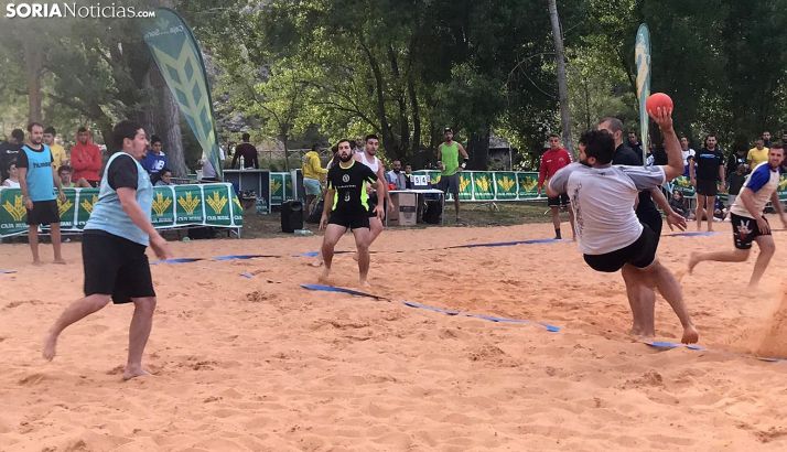 Uno de los partidos sénior jugados en la primera jornada. /SN