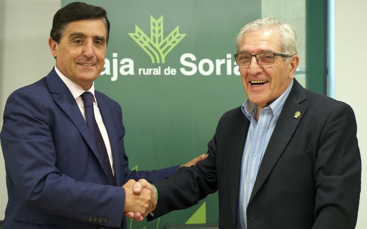 Carlos Martínez Izquierdo y Fernando Ligero tras la rúbrica del convenio. /CRS