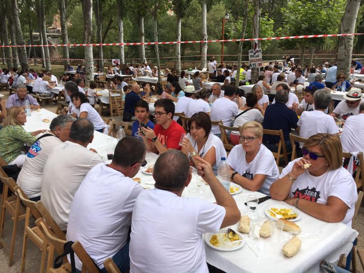 150 sorianos, en la comida popular por la Autov&iacute;a del Duero 