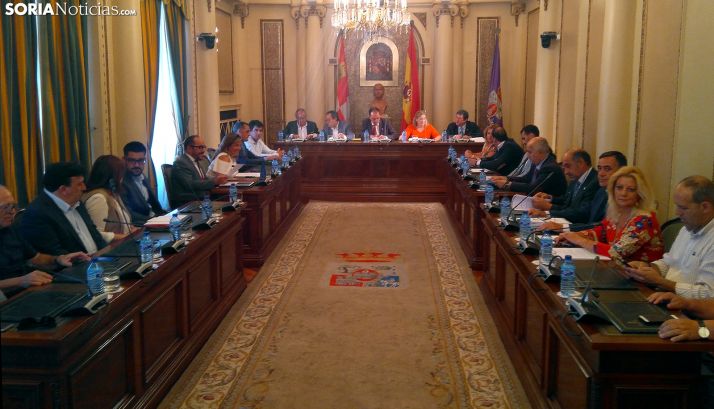 Unanimidad muy debatida en el Pleno de Diputación