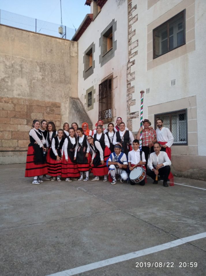 El Grupo de Danzantes de Valdeavellano, en Villar del Ala