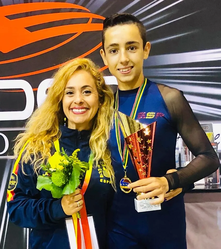 Foto 10 - El soriano H&eacute;ctor D&iacute;ez, campe&oacute;n juvenil de Europa de patinaje art&iacute;stico