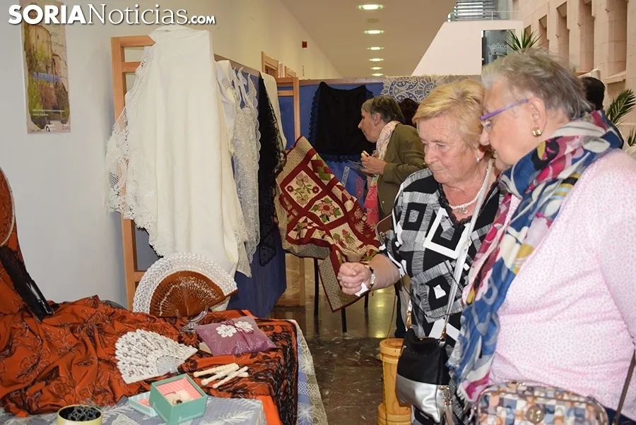 Encuentro de encajeras de bolillos en Soria. /S.N.