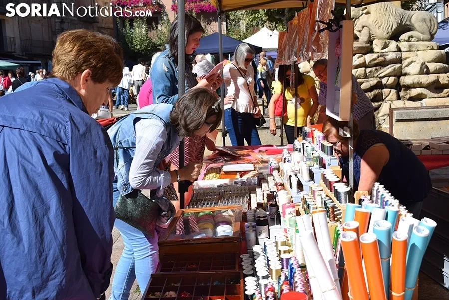 Encuentro de encajeras de bolillos en Soria. /S.N.