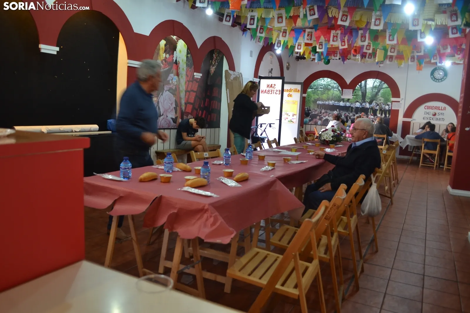 Una imagen de la comida vecinal en Los Pajaritos. /SN