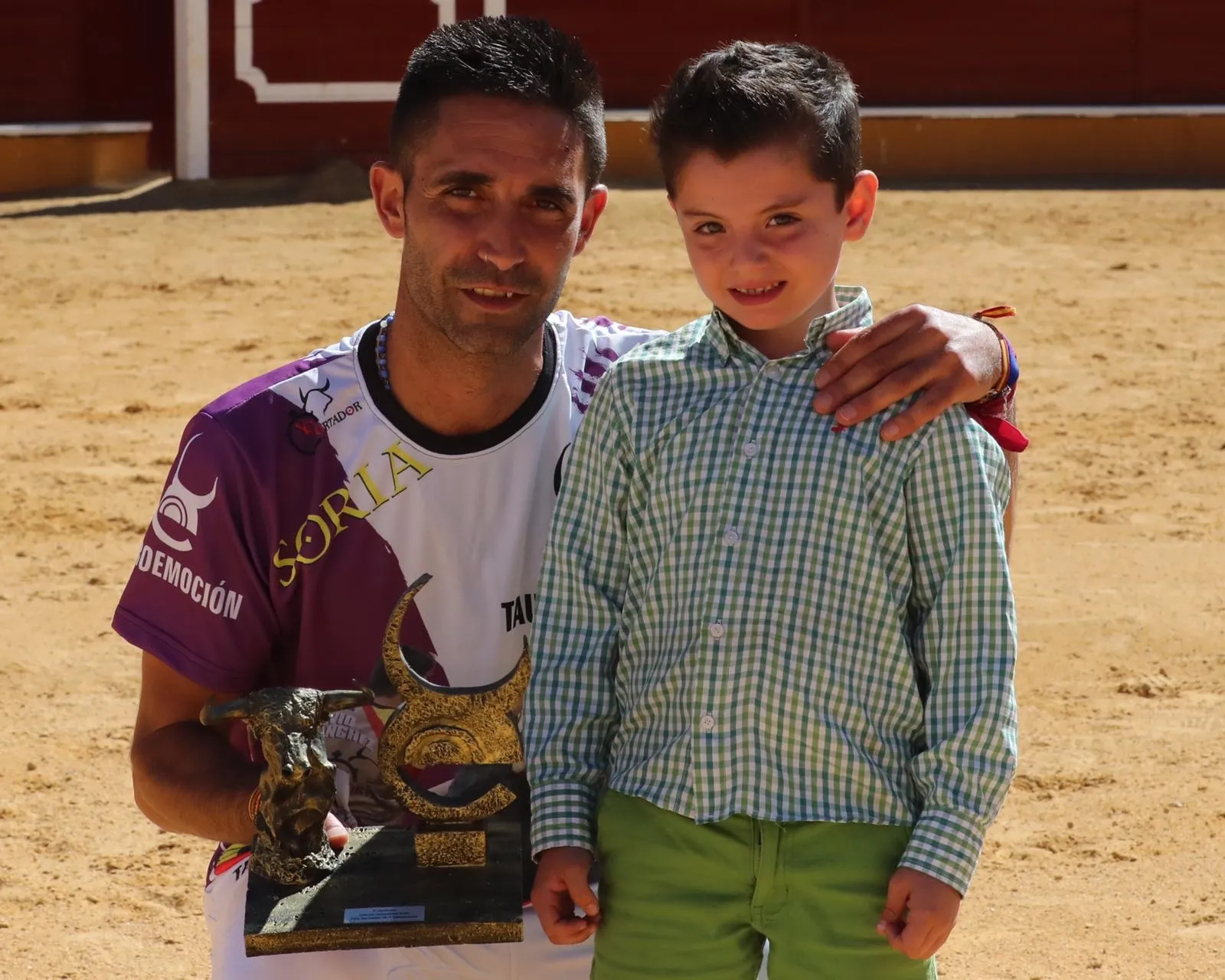 Foto 12 - J. P. Villanueva 'Aguilucho', campe&oacute;n del Concurso Nacional de Recortes de Soria