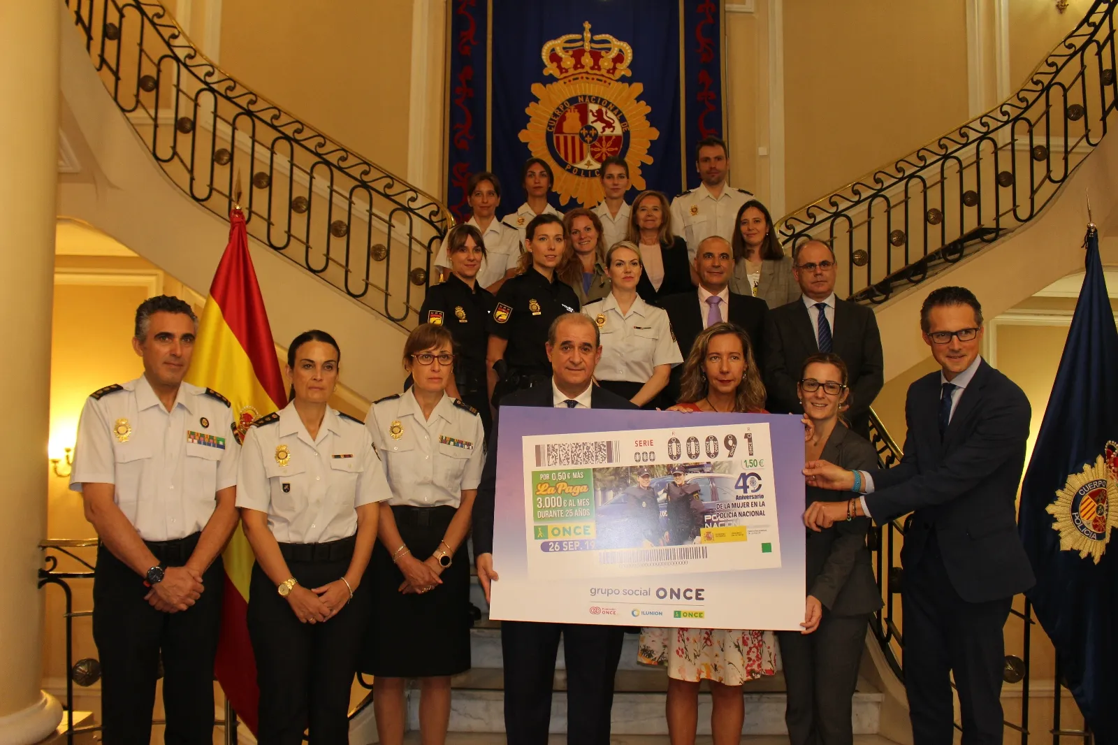 Foto 2 - El cup&oacute;n de la ONCE celebra el 40 aniversario de la incorporaci&oacute;n de la mujer a la Polic&iacute;a Nacional