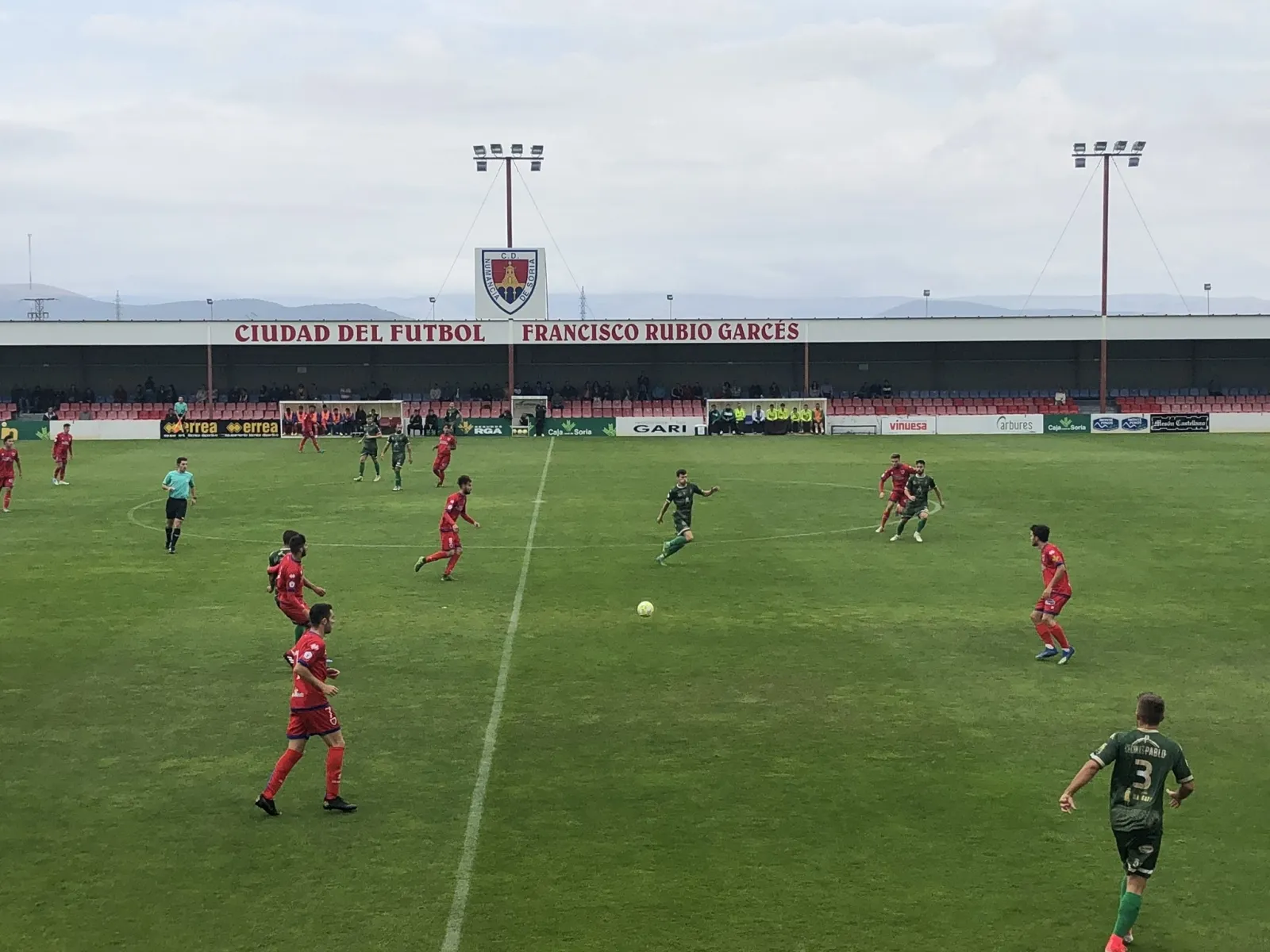 Foto 2 - El Almaz&aacute;n logra una importante victoria a domicilio ante el Santa Marta de Tormes (0-2)