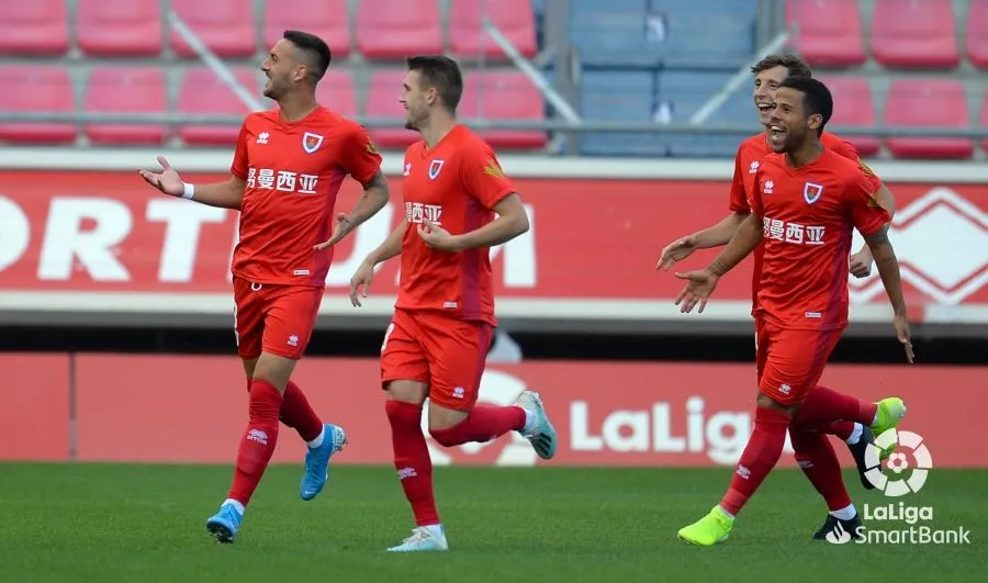 Los jugadores celebran el gol del Numancia
