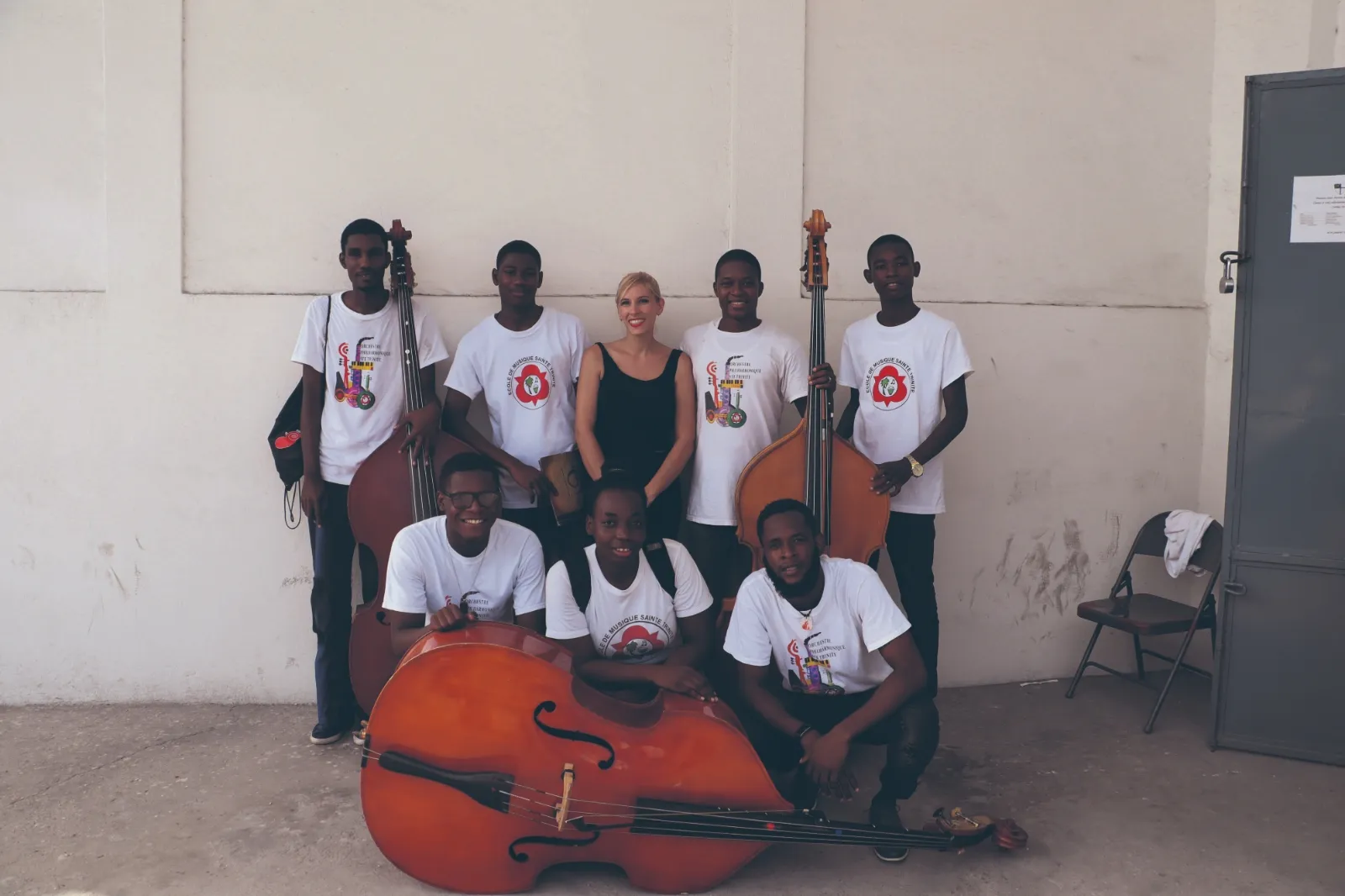 Laura Asensio comparte mucho más que acordes con los alumnos participantes en el proyecto de Música Anpil.