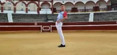 Jorge, en el coso de San Benito preparándose para el domingo. /SN